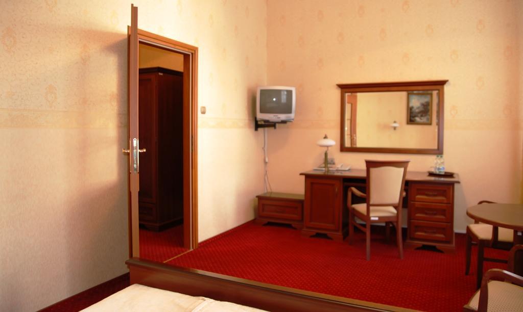 Hotel Savoy Лодзь Экстерьер фото